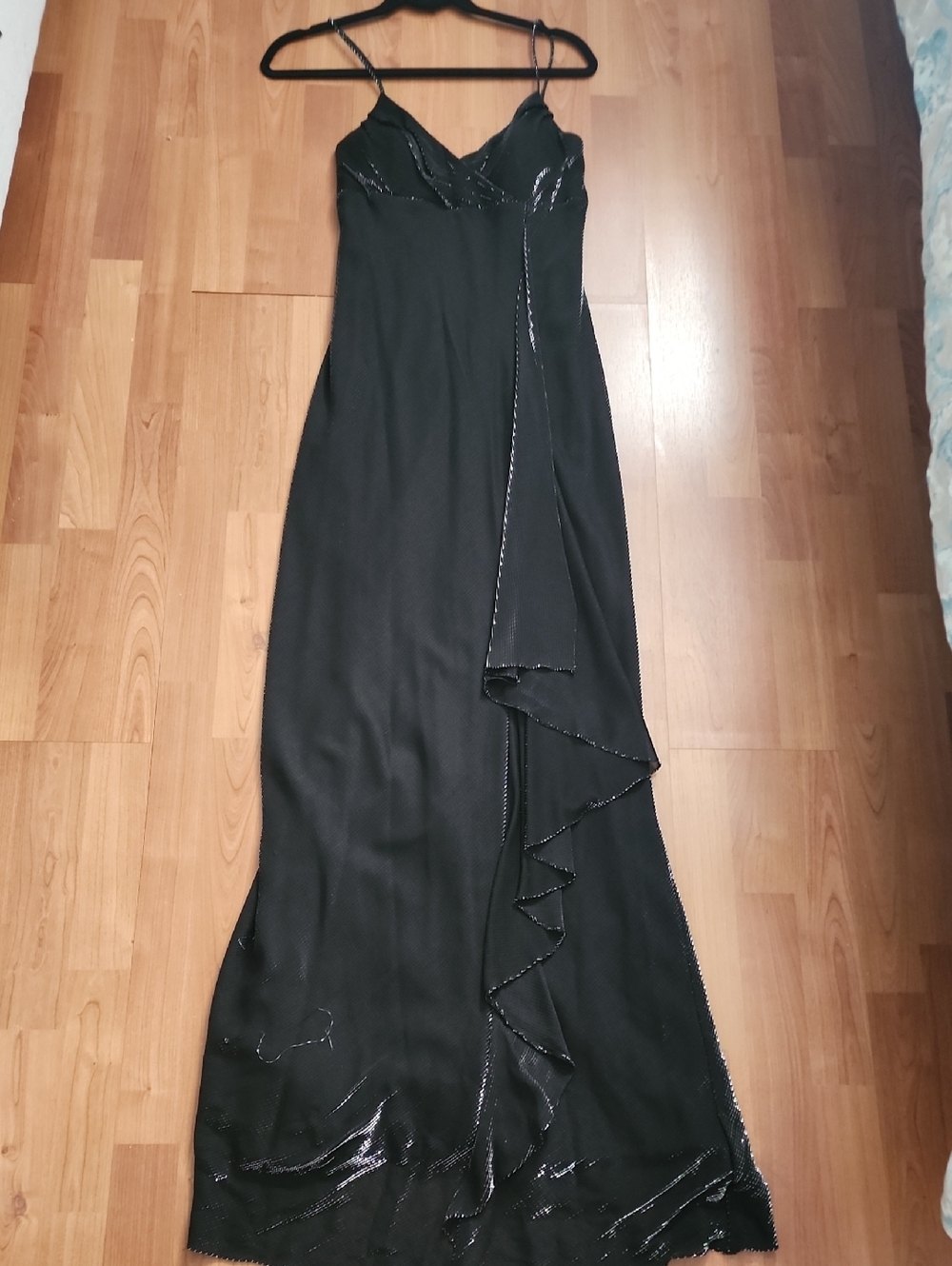 Elegant Black Spaghetti-Strap Evening Dress